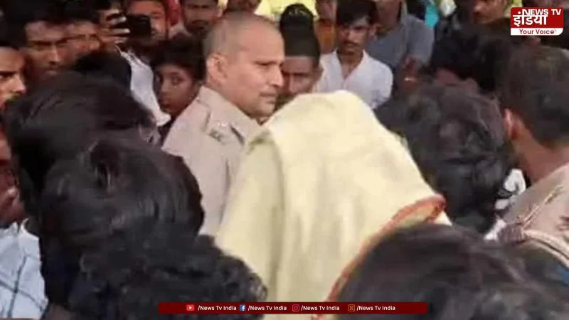 Muzaffarpur Murder Case: हत्या के बाद बवाल, कई घरों में आग
